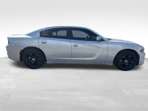 Used 2022 Dodge Charger SXT RWD image 4