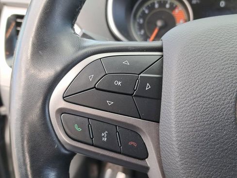 Used 2020 Jeep Cherokee Limited image 18