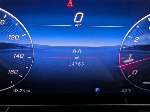 Used 2025 Mercedes-Benz GLC 300 4MATIC image 11