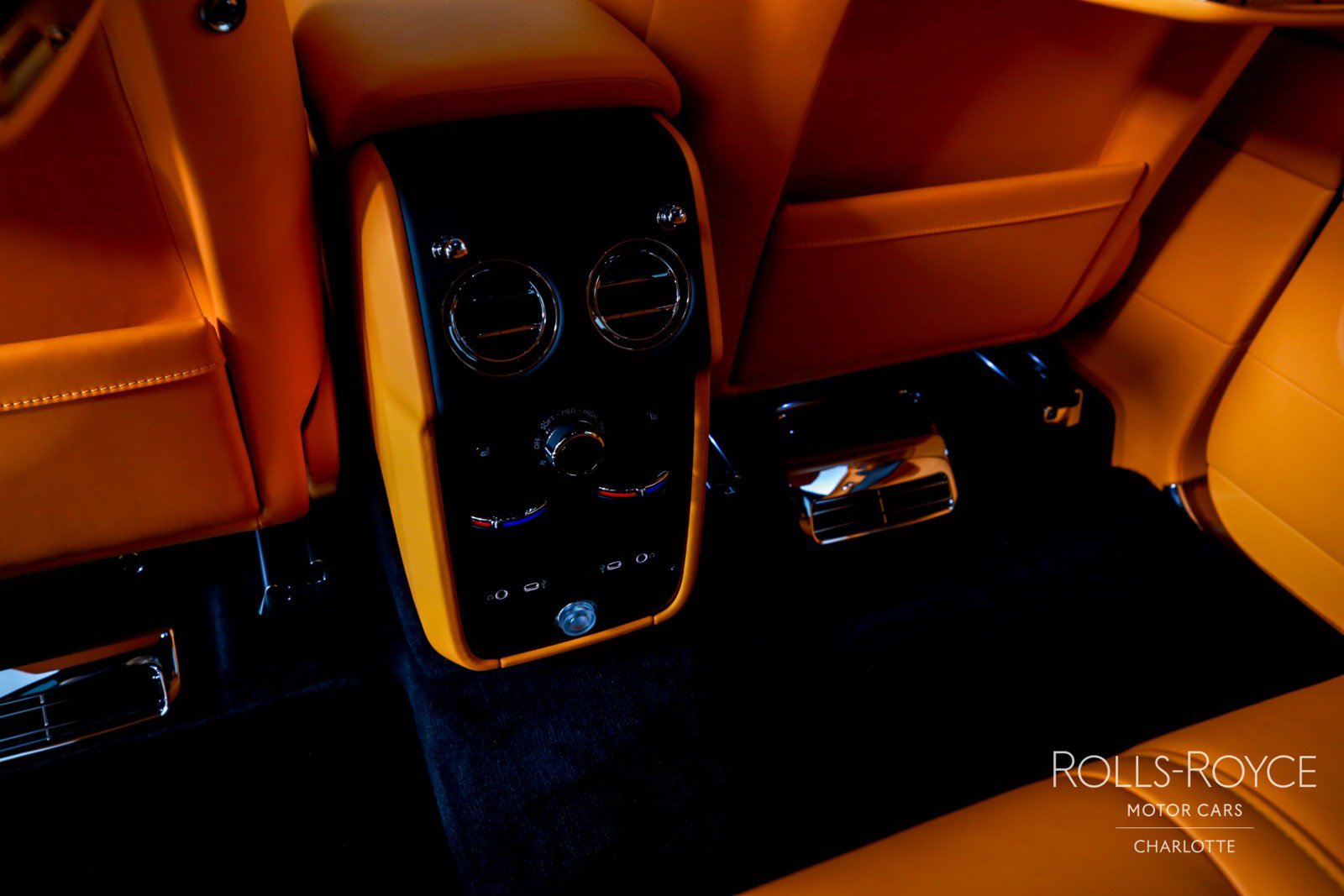 Used 2026 Rolls-Royce Cullinan AWD/4WD image 21