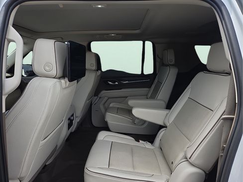 Used 2023 GMC Yukon XL Denali AWD/4WD image 11