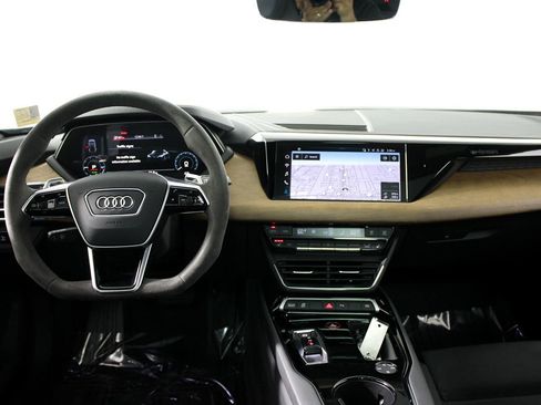 Used 2023 Audi e-tron GT Premium Plus image 14