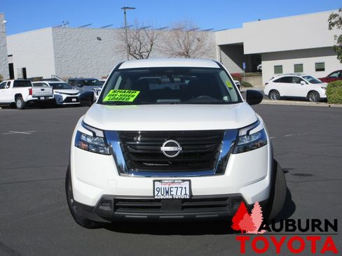 Used 2025 Nissan Pathfinder S image 21