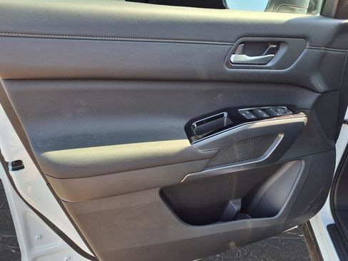 New 2026 Nissan Pathfinder SL AWD/4WD image 9