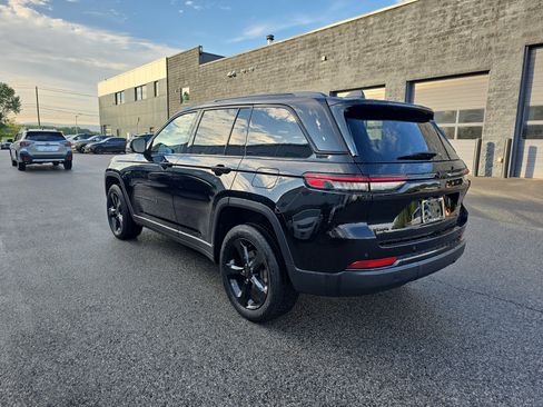 Used 2023 Jeep Grand Cherokee Altitude AWD/4WD image 10