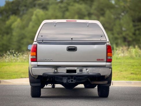 Used 2003 GMC Sierra 1500 SLT w/ SLT Preferred Equipment Group AWD/4WD image 10