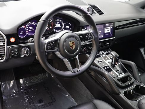 Used 2022 Porsche Cayenne Platinum Edition image 7