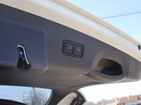 New 2026 Kia Carnival EX FWD image 11