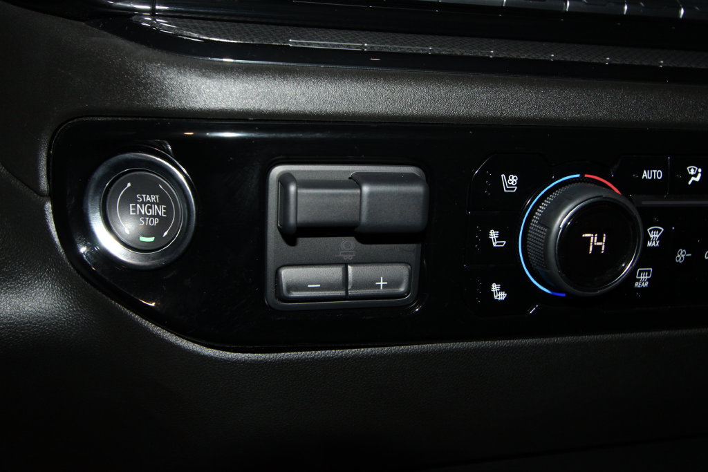 Used 2025 Chevrolet Silverado 2500 ZR2 w/ Technology Package AWD/4WD image 18