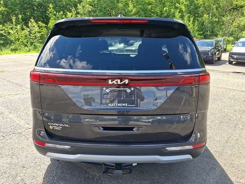 Used 2024 Kia Carnival LX FWD image 4