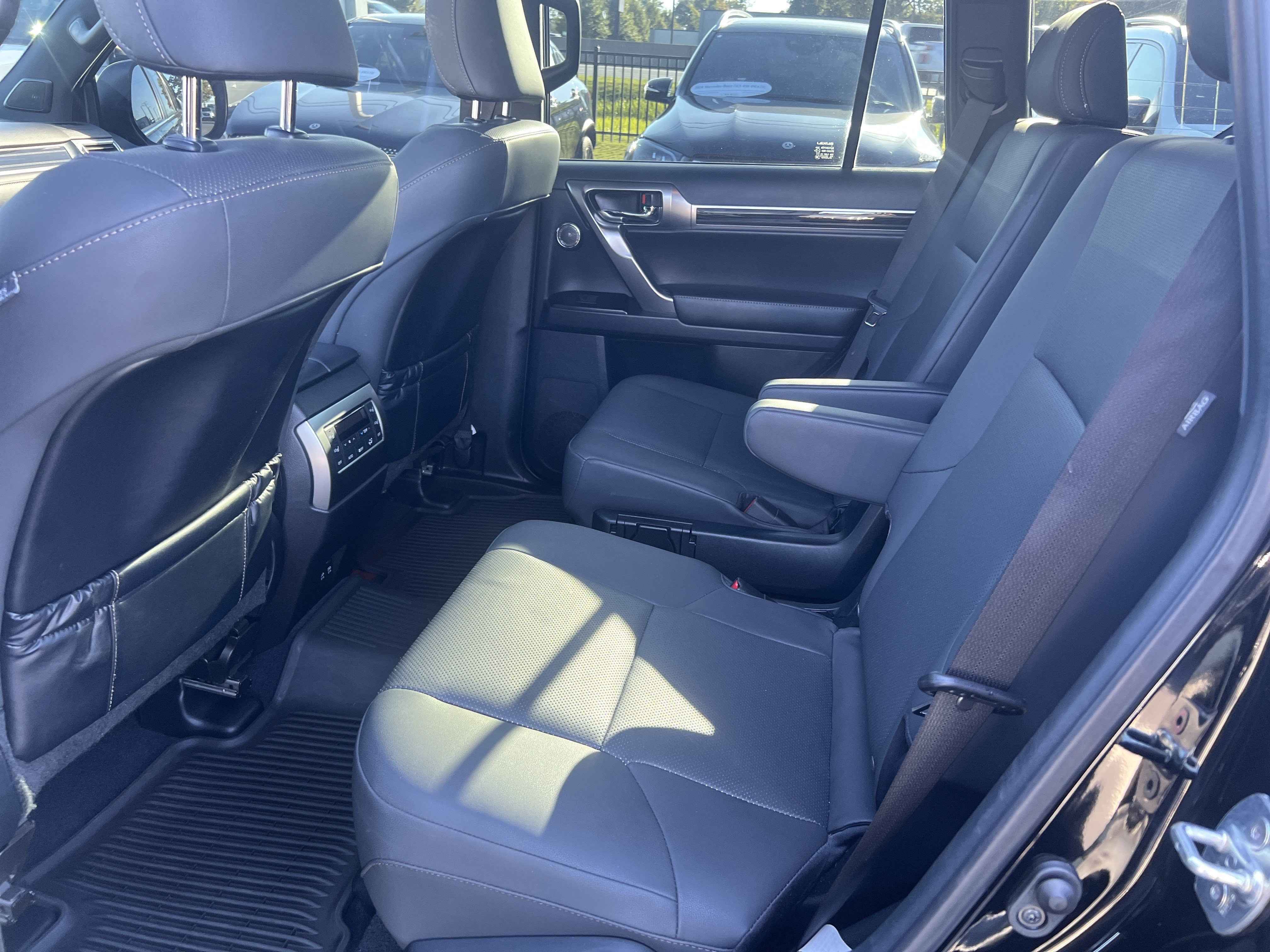 Used 2023 Lexus GX 460 Premium AWD/4WD image 32