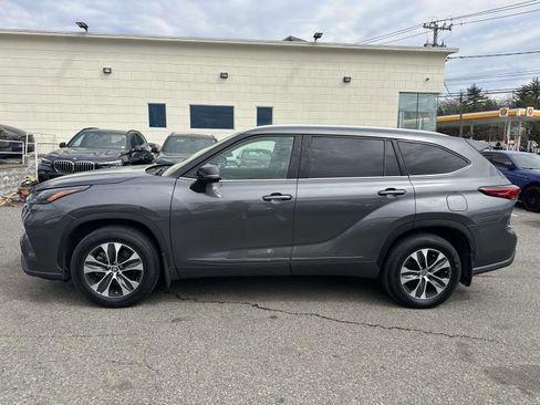 Used 2022 Toyota Highlander XLE image 6