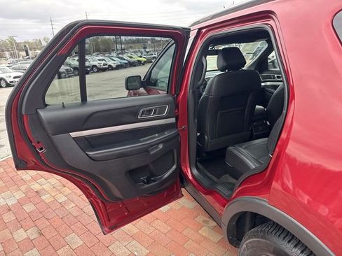 Used 2017 Ford Explorer XLT w/ Equipment Group 202A image 27