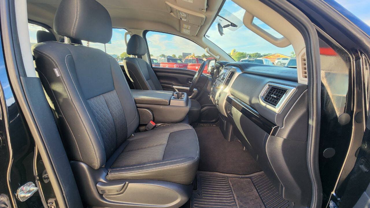 Used 2018 Nissan Titan SV AWD/4WD image 17