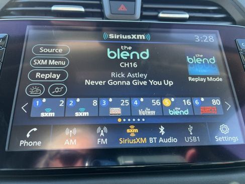 Used 2025 Nissan Versa SR w/ Trunk Package image 12