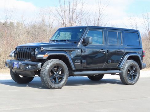 Used 2023 Jeep Wrangler Sahara image 19