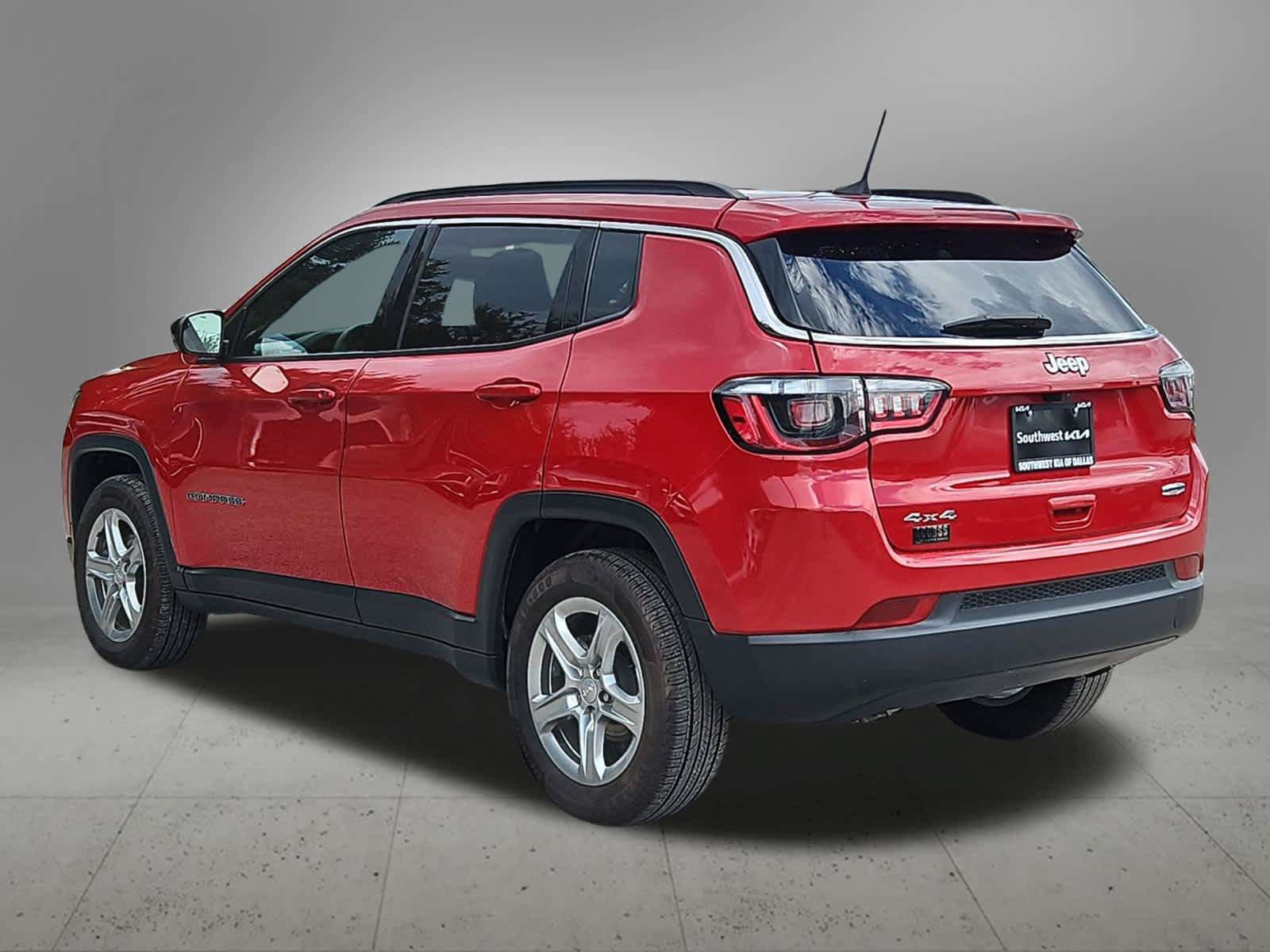 Used 2024 Jeep Compass Latitude AWD/4WD image 4