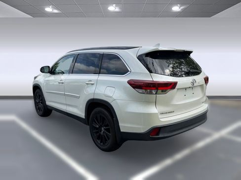 Used 2019 Toyota Highlander SE AWD/4WD image 3