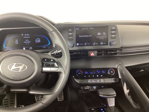 Certified 2025 Hyundai Elantra Sport image 25