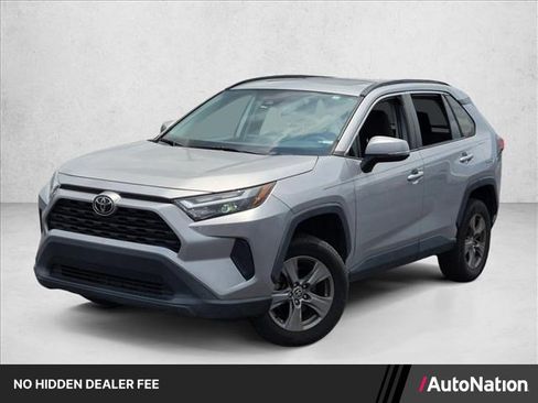 Used 2022 Toyota RAV4 XLE w/ Convenience Package FWD image 1