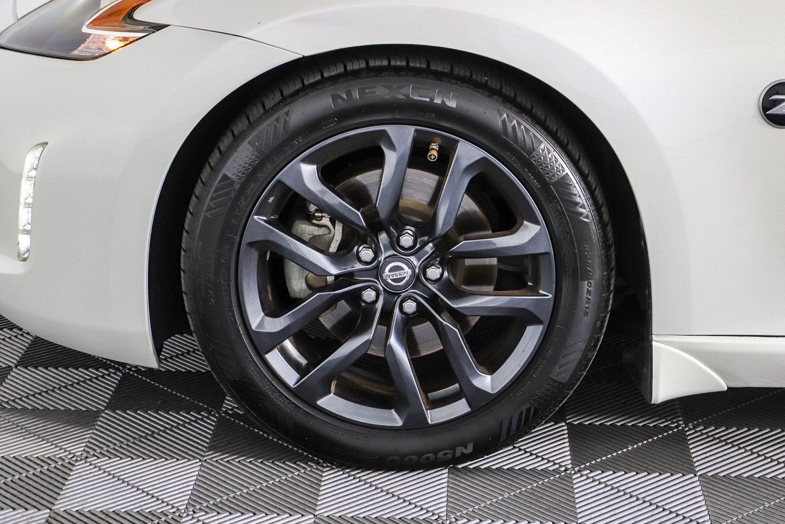 Used 2019 Nissan 370Z Coupe w/ Z34 Heritage Edition - White RWD image 11