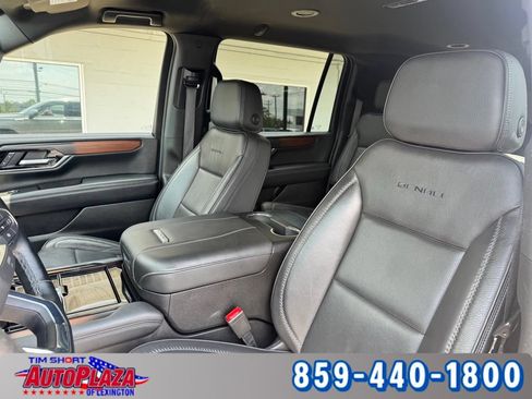 Used 2025 GMC Yukon XL Denali AWD/4WD image 32