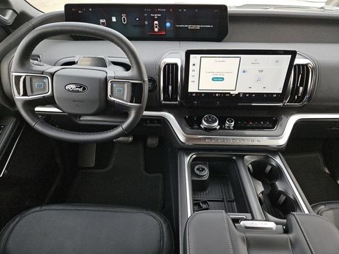 New 2026 Ford Expedition Platinum w/ Stealth Appearance Package image 4