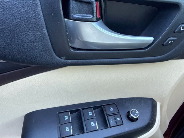 Used 2017 Toyota Highlander Limited AWD/4WD image 7