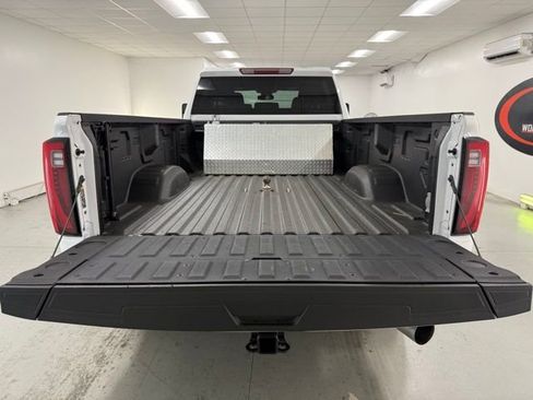 Used 2024 GMC Sierra 3500 SLT image 10