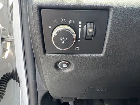 Used 2017 Jeep Grand Cherokee Altitude AWD/4WD image 10