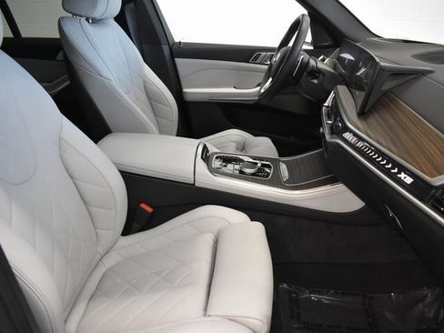 Used 2025 BMW X5 xDrive40i w/ Premium Package image 21