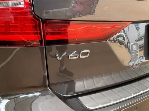 Used 2025 Volvo V60 B5 Cross Country Plus AWD/4WD image 11
