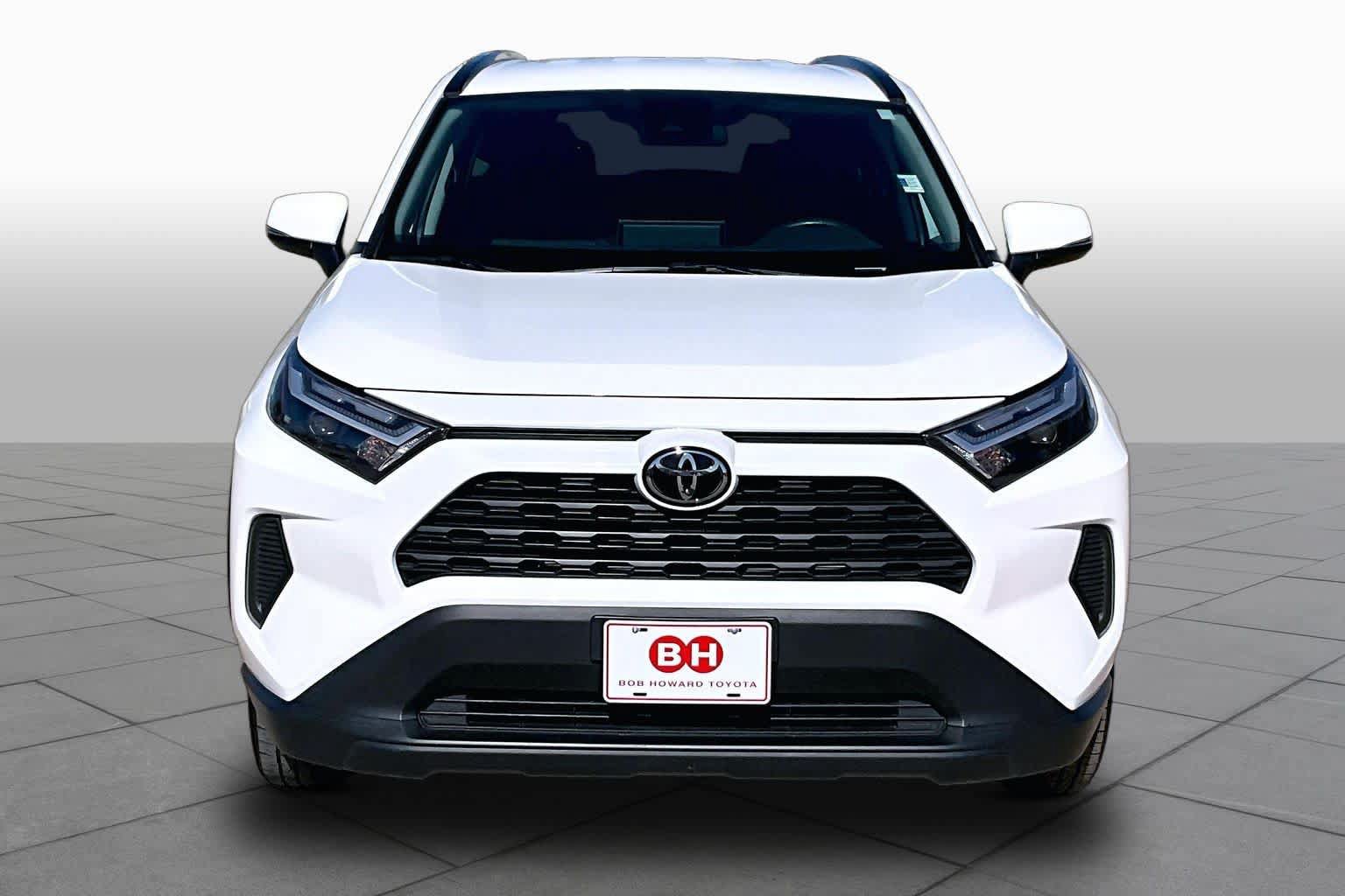 Used 2025 Toyota RAV4 XLE AWD/4WD image 4