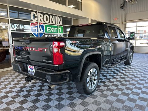 Used 2024 Chevrolet Silverado 2500 Custom w/ Custom Value Package image 6