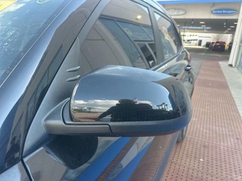 Used 2022 Hyundai Venue SEL w/ Cargo Package image 11