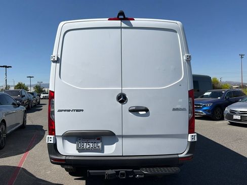 Used 2025 Mercedes-Benz Sprinter 2500 image 8