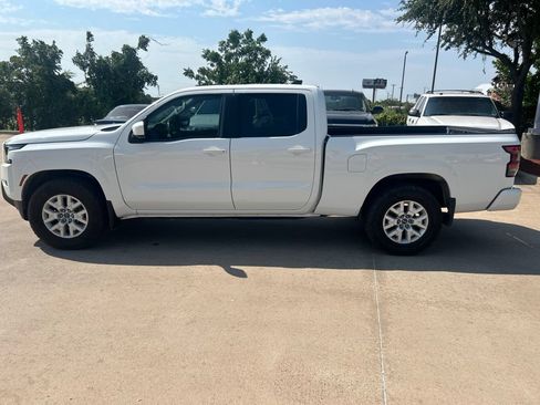 Certified 2022 Nissan Frontier SV w/ Technology Package AWD/4WD image 2