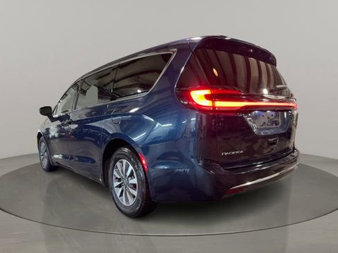 Used 2023 Chrysler Pacifica Touring-L image 5