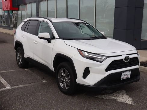 Used 2024 Toyota RAV4 XLE AWD/4WD image 3