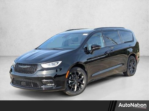 New 2026 Chrysler Pacifica Limited w/ S Appearance Package image 1