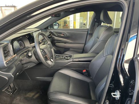 Used 2025 Toyota Crown XLE image 27