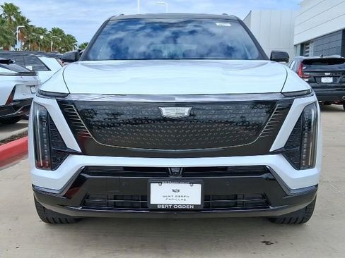 New 2026 Cadillac Vistiq Sport image 2