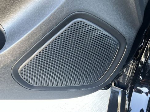 Used 2025 Hyundai Venue SEL image 24