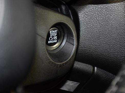 Used 2015 Jeep Renegade Latitude w/ Cold Weather Group II AWD/4WD image 25