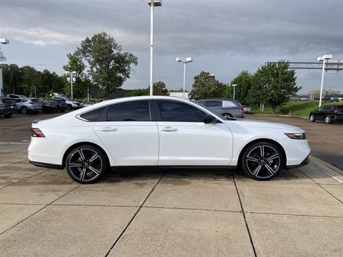 Used 2024 Honda Accord Sport image 13