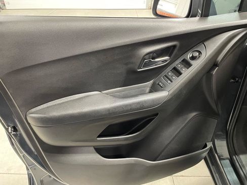 Used 2018 Chevrolet Trax LT w/ LT Convenience Package FWD image 13