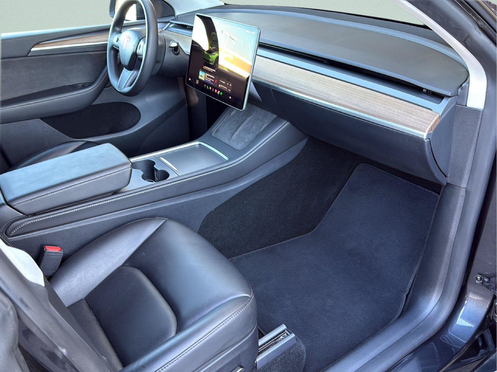 Used 2024 Tesla Model Y Long Range AWD/4WD image 16