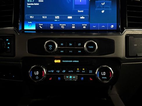 Used 2022 Ford F350 Lariat w/ Lariat Ultimate Package AWD/4WD image 11