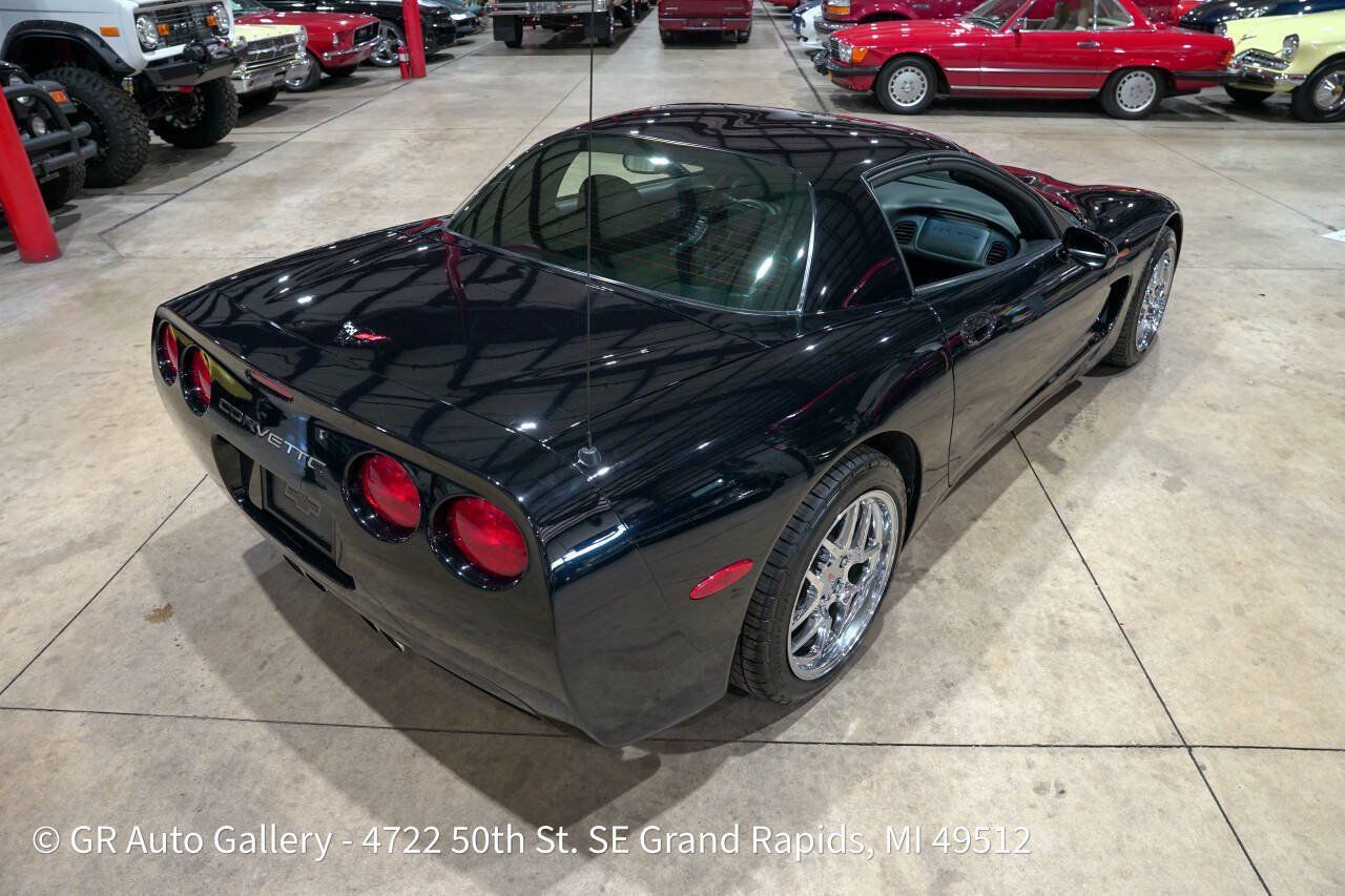 Used 1999 Chevrolet Corvette Coupe RWD image 17