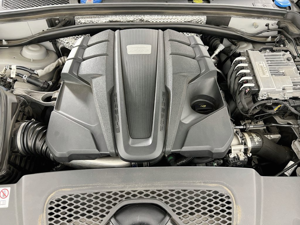 Certified 2024 Porsche Macan S AWD/4WD image 32